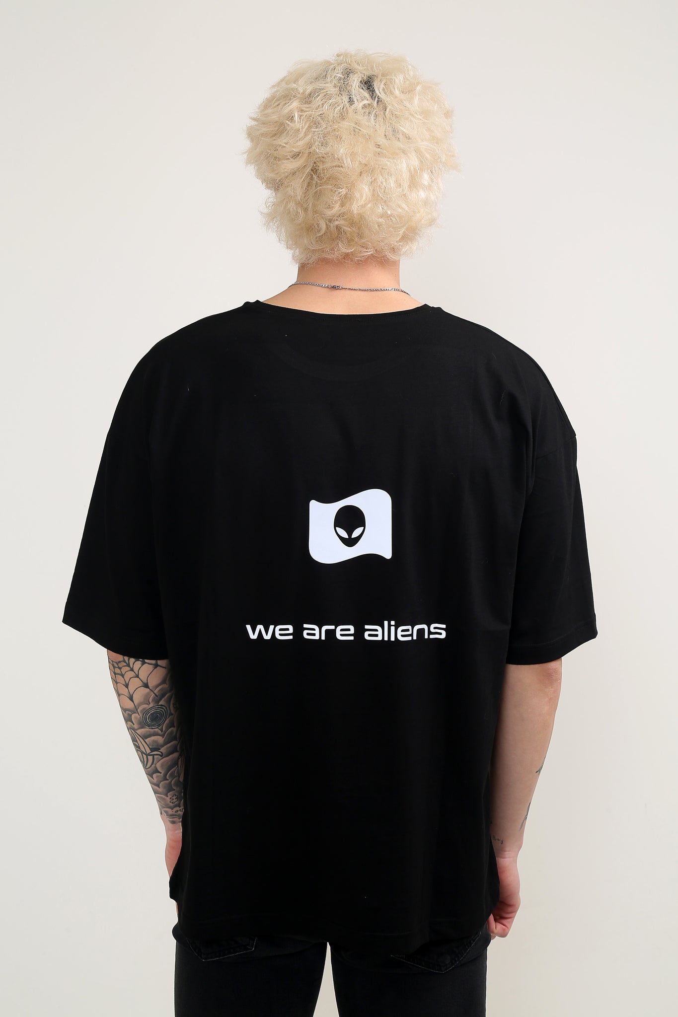 We Are Aliens Oversize Reflektörlü Siyah T-Shirt